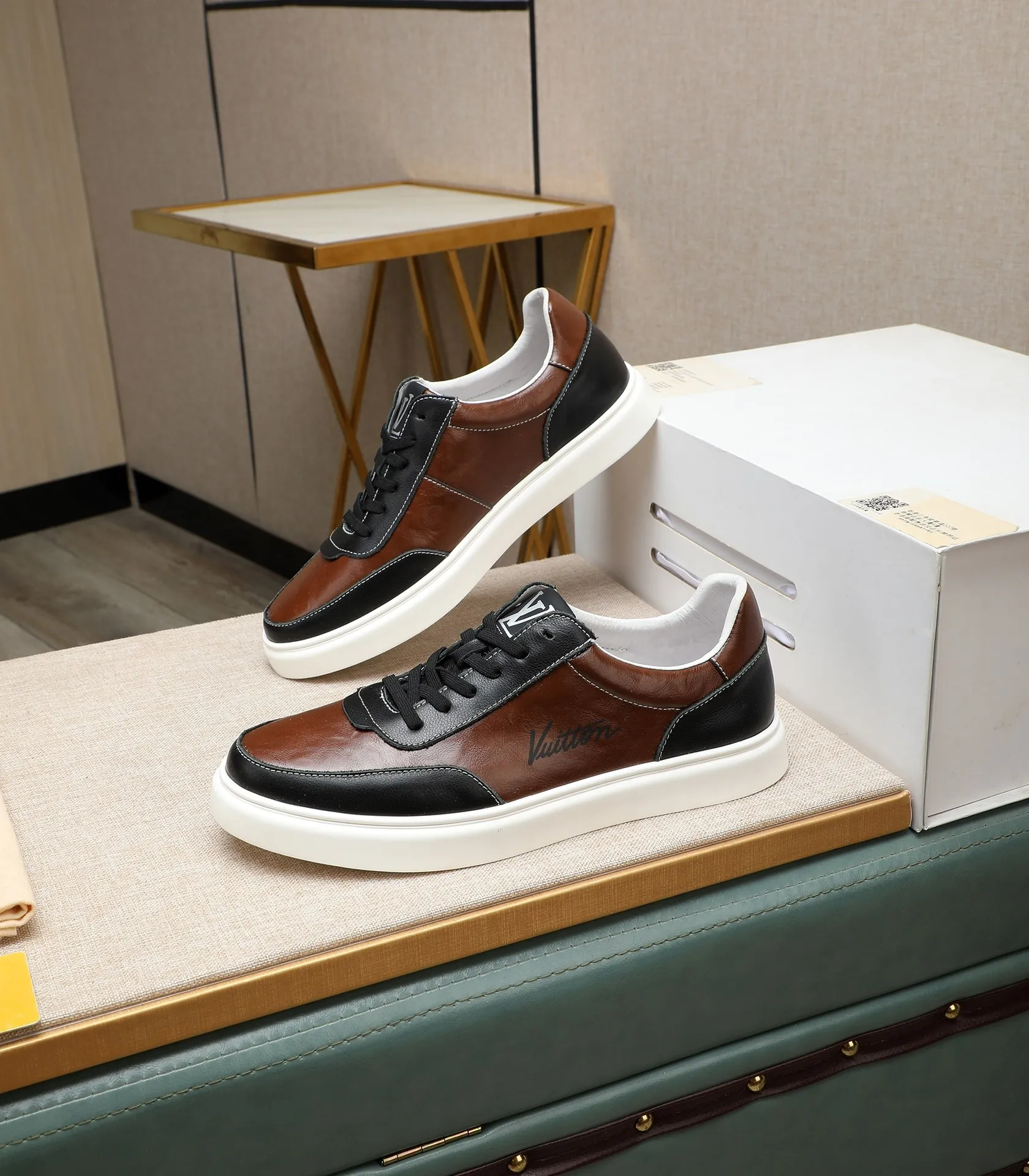Men's shoes 💰440📛📛【LOUIS VUITTON】Louis Vuitton 2024 official website synchronized new products 👟Milan fashion catwalk style 🇰🇾🇰🇾LV family logo, celebrity style, a must-have for fashionistas ⚠️First-layer calfskin ➕Genuine leather lining ➕Official website original version special outsole 👞Number 38-44